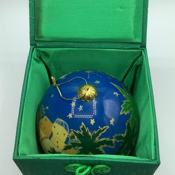 Collectible 2010 Le Bien Christmas Ornament - Picture 4 of 5